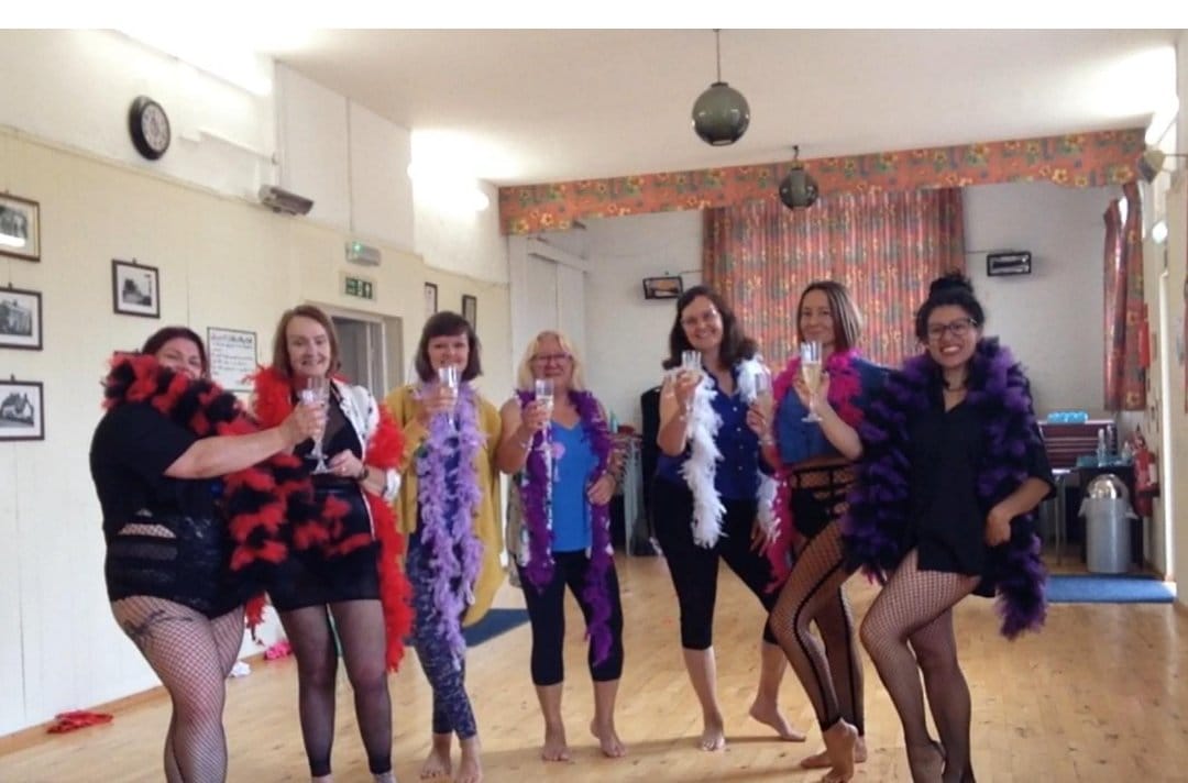Legs & Boas offers dance and movement based workshops/hen dos and parties in the styles of:

Burlesque meets Jazz

Carefree Contemporary

Just Jazz

Bad Ballerinas

Confidence Building

Chair Tricks

Heels Classes

Floorwork Classes